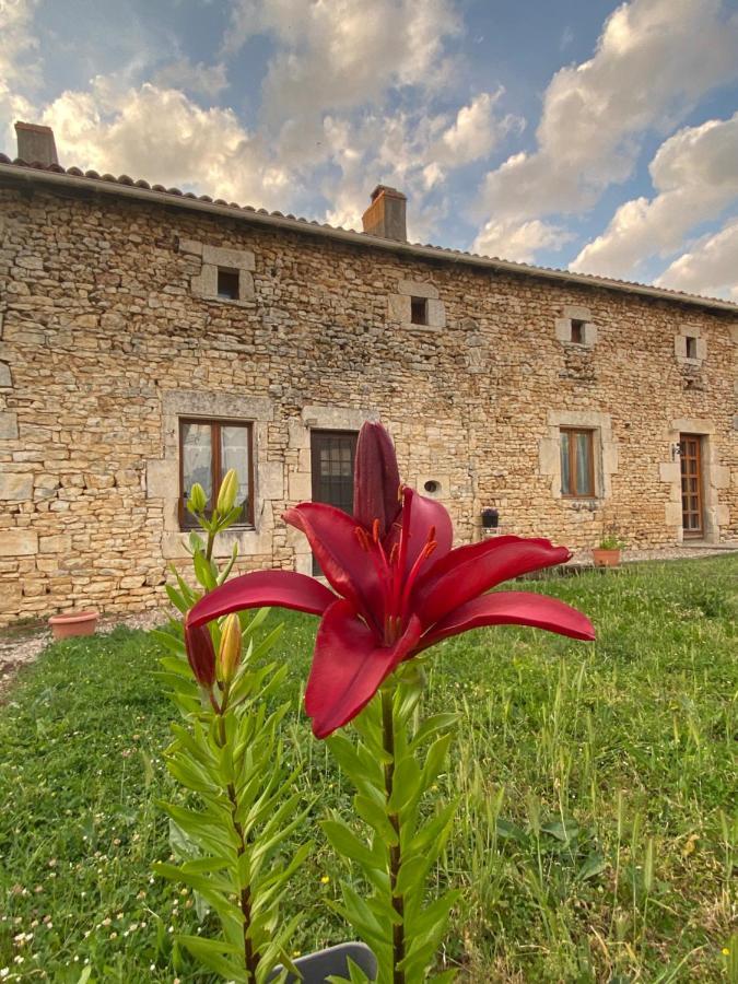 Le Papillon Villa Savigne Екстериор снимка